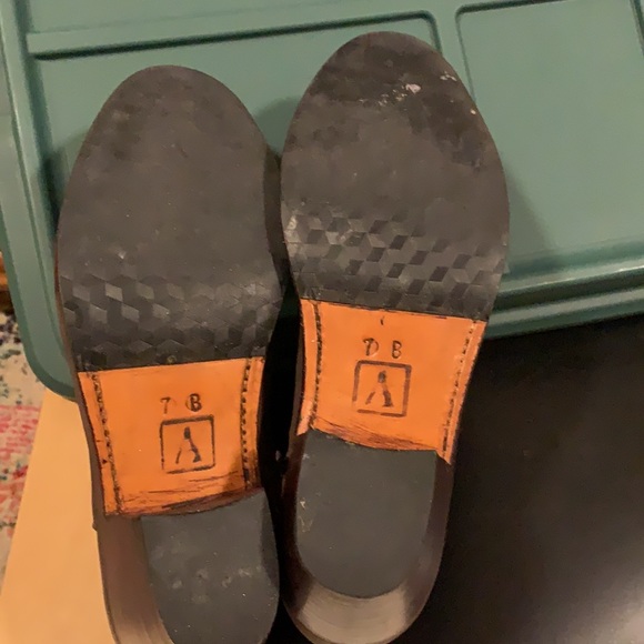 Cow hide brown leather ankle boot. 1 inch heel, super comfy. - Picture 8 of 9